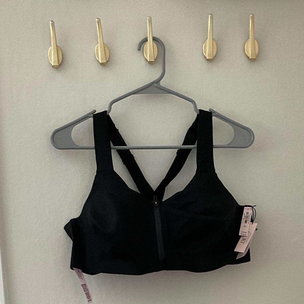 NWT Victoria’s Secret Black Sports Bra, Sz 40D